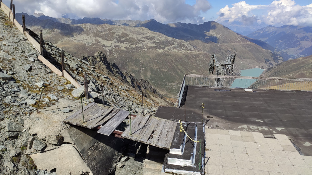 Holztreppe zum Aussichtspunkt
