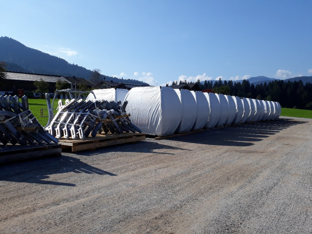 erste Gondeln wurden angeliefert