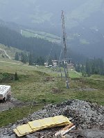 Blick von der Bergstation Richtung Tal  - 
<br />noch nicht abgetragener Schlepplift Gipfel II mit Materialseilbahn