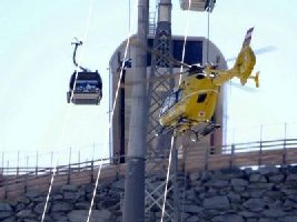 Hier noch ein BIld mit einem rettungshubschrauber über der Schwarzenschneidbahn!