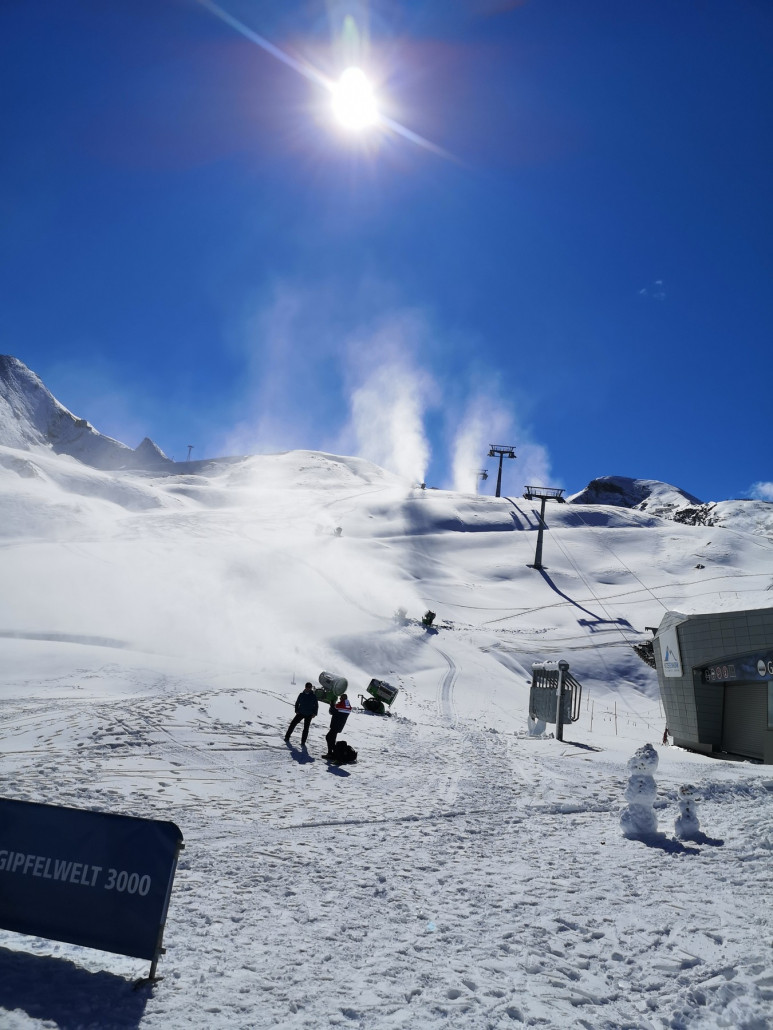 Alpincenter ca 40cm und wird voll beschneit bei - 1,6°