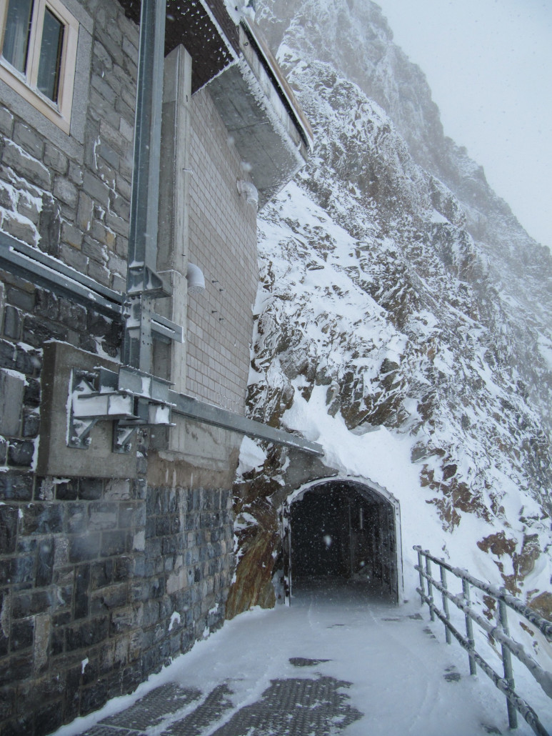 Direkter Ausgang ab Bergstation Standseilbahn