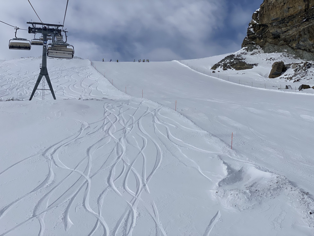 Furggsattel: gute Pisten, recht wenig Leute, keine Trainingsgruppen hier.