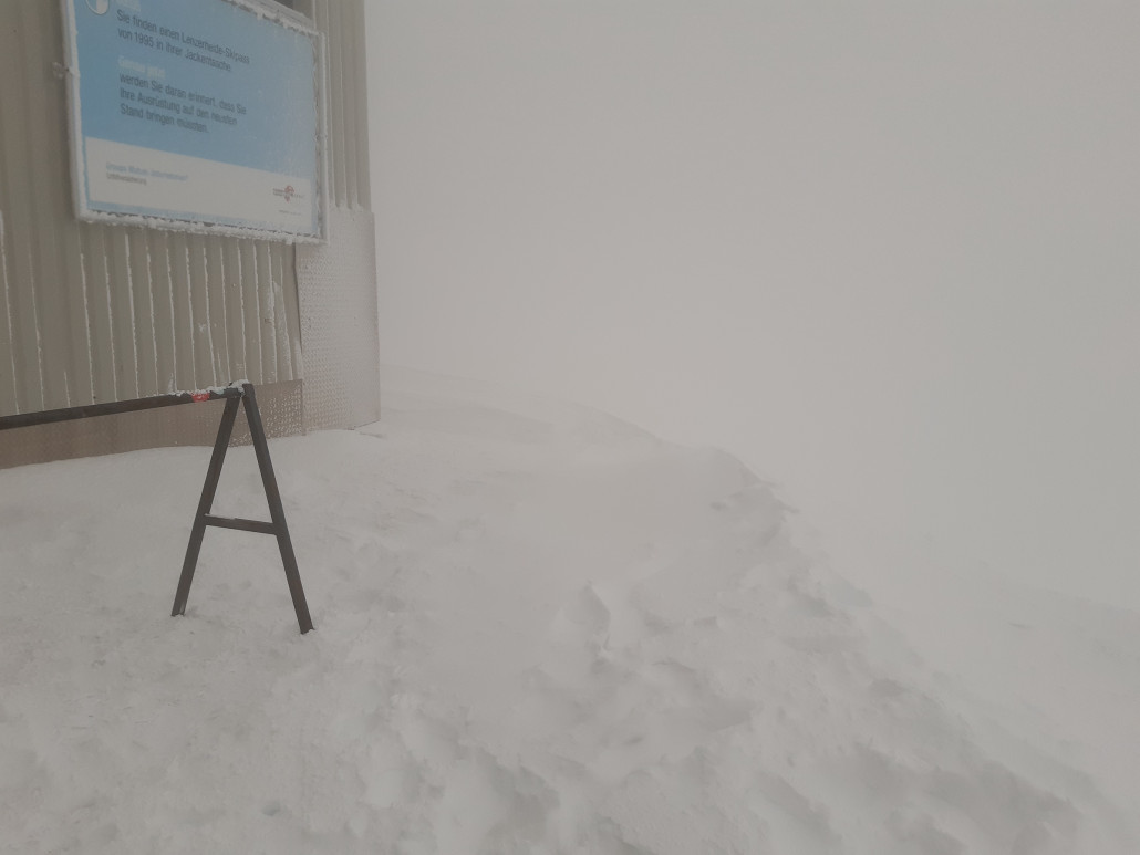 Rothorn heute: Schnee gut, Sicht mässig. Zudem wehte ein zügiger Wind, welcher die -10°C noch kälter anfühlen liessen.