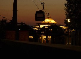 Bugabahn Antriebsstation nachts 03 08092005.jpg