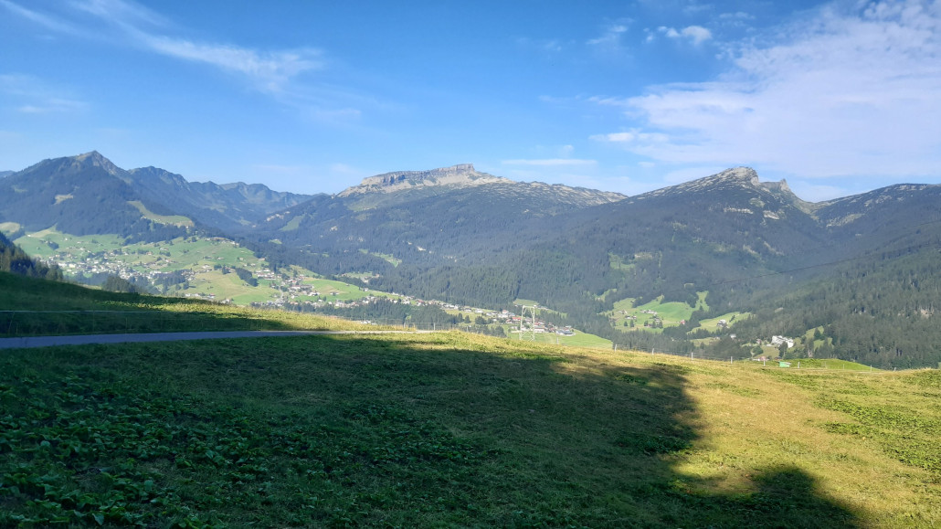 Normal der Blick Richtung Ifen und ich glaube in der Bildmitte ist noch eine Stütze des alten Westeggliftes
