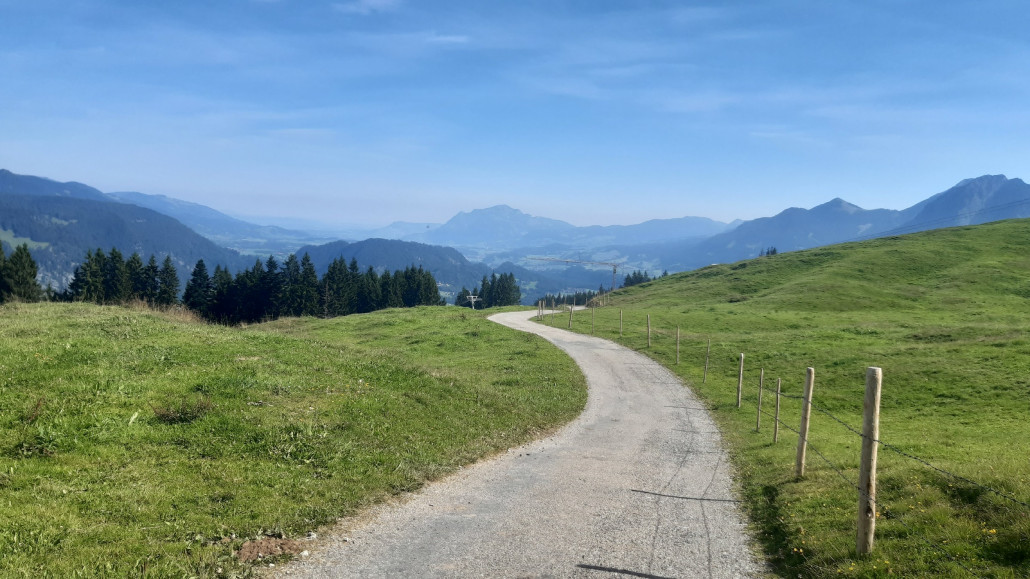 fast am Söllereck. In der Bildmitte sieht man schon den Baukran und eine Stütze des neuen Sessellift am Söllereck