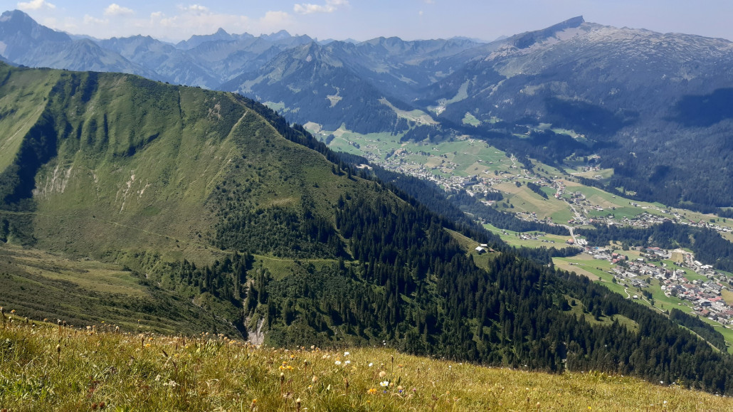hier sollte es später zurück nach Riezlern gehen. In der Bildmitte die Riezler Alpe