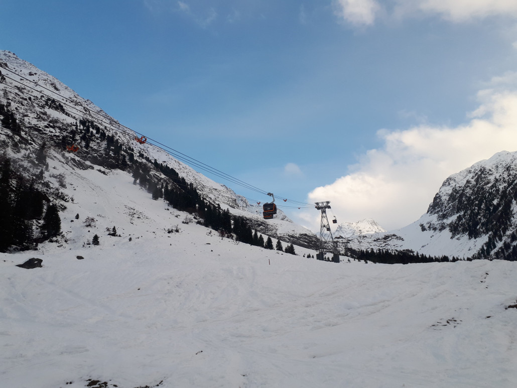 Bei der Auffahrt um 8 Uhr peitschte der Wind ordentlich gegen die Gondel.