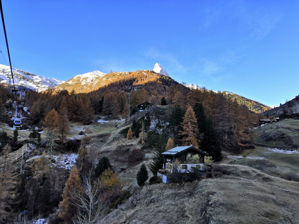Im Tal unten war es noch herbstlich. Dank der Tourismusförderungsaktion des Kantons gab es die Zweitageskarte für CHF 36.50 statt CHF 136.50.