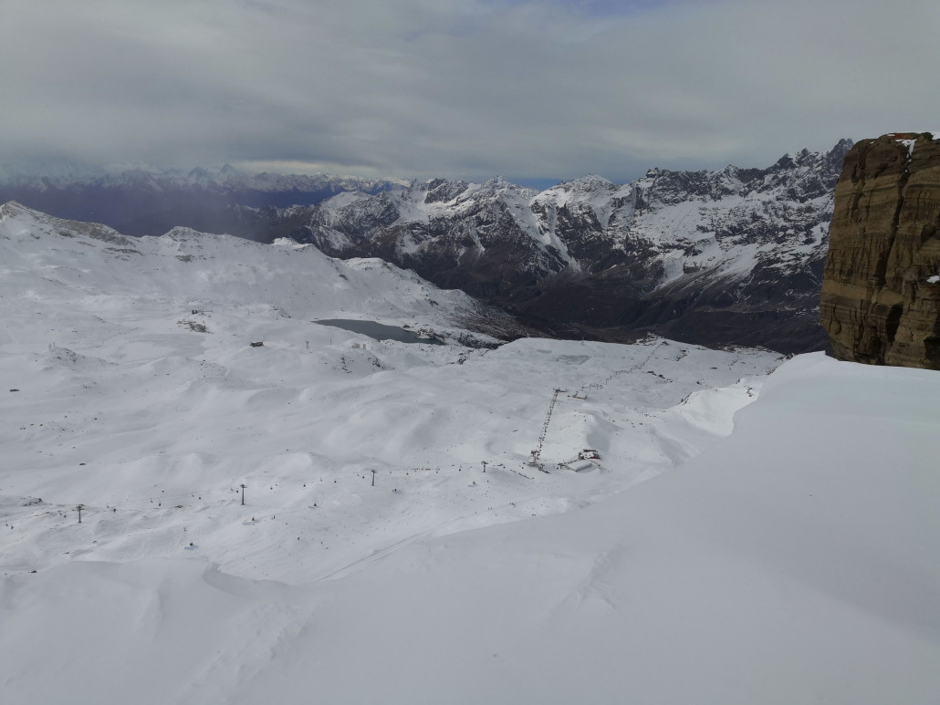 Am Sonntag war das Wetter einiges schlechter, dennoch immer wieder mit Sonne. Pistenverhältnisse aber noch besser und auch noch weniger Gäste unterwegs.