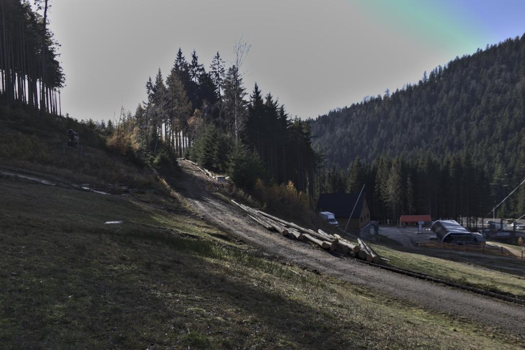 Einmündung und Liftzufahrt
