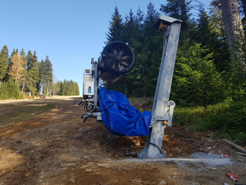 Vega Plus auf Lift im Steilhang der Piste " Moser " im Neklid-Gebiet