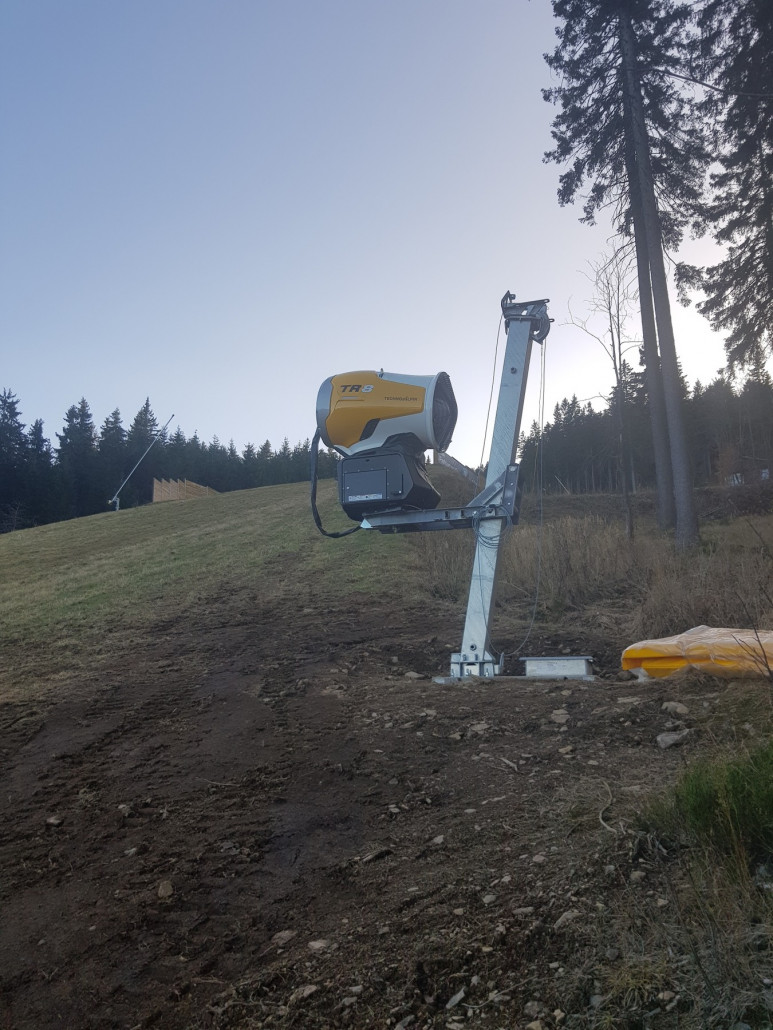 Neu: ErsteTR 8 unterhalb der Straßenüberführung der Piste " Parezovka "