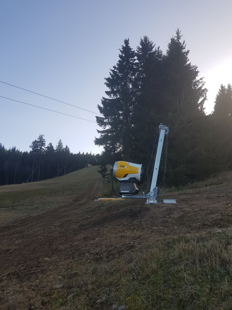 Neu: Zweite TR 8 unterhalb der Straßenüberführung der Piste " Parezovka "