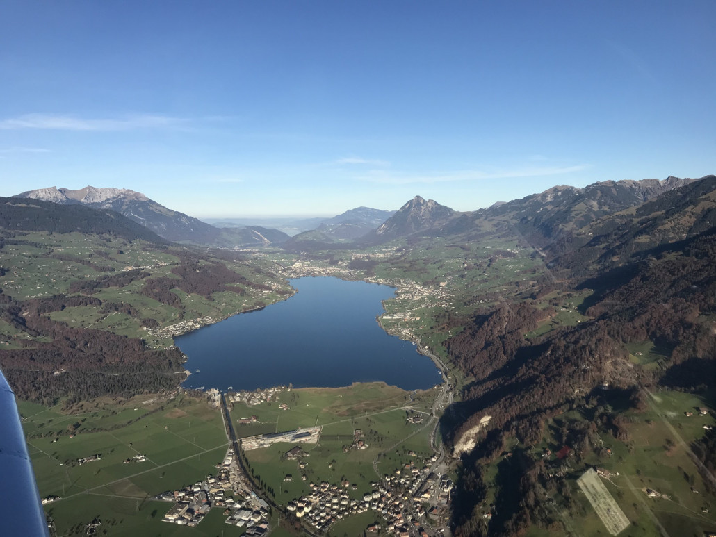 Landeanflug über den Sarnersee