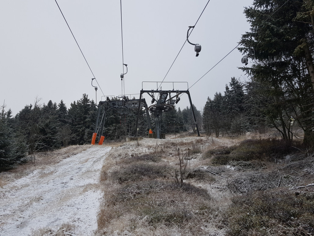 Bergstation SL 5 ( rechts ) und Kurvenstütze SL 2
