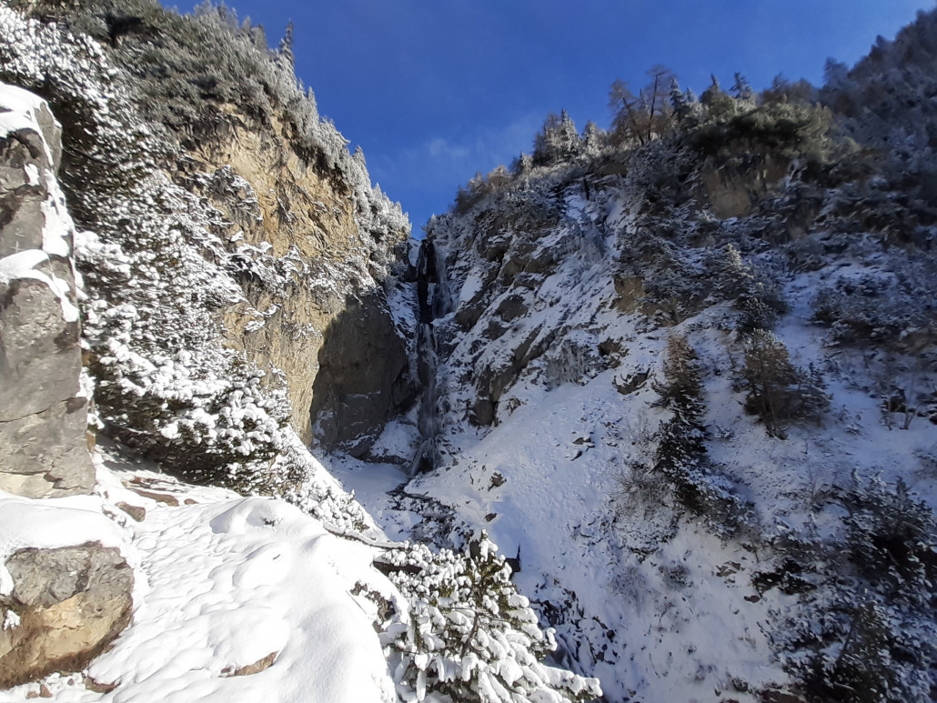 Der Wasserfall führt zur Zeit - wenig überraschend - nicht viel Wasser.