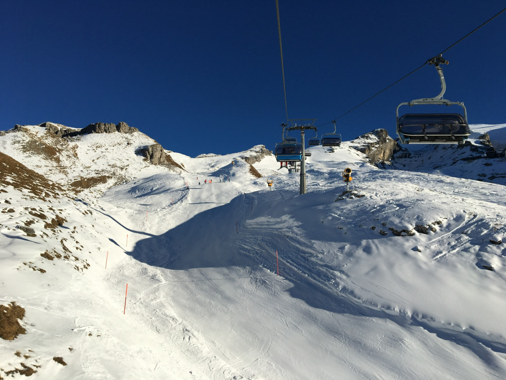 Der Laubersgrat ist offen leider nur eine Piste dazu, welche allerdings für only Kunstschnee am morgen sehr gut zu fahren war. Es hatte sehr viele Leute und so litten die Pisten dementsprechend. Besonders die am Laubersgrat.