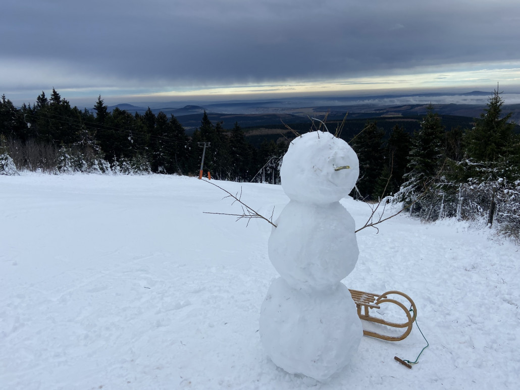 dem Kumpel fehlen noch die Augen, so kann er leider Pöhlberg und Bärenstein hinter sich nicht sehen