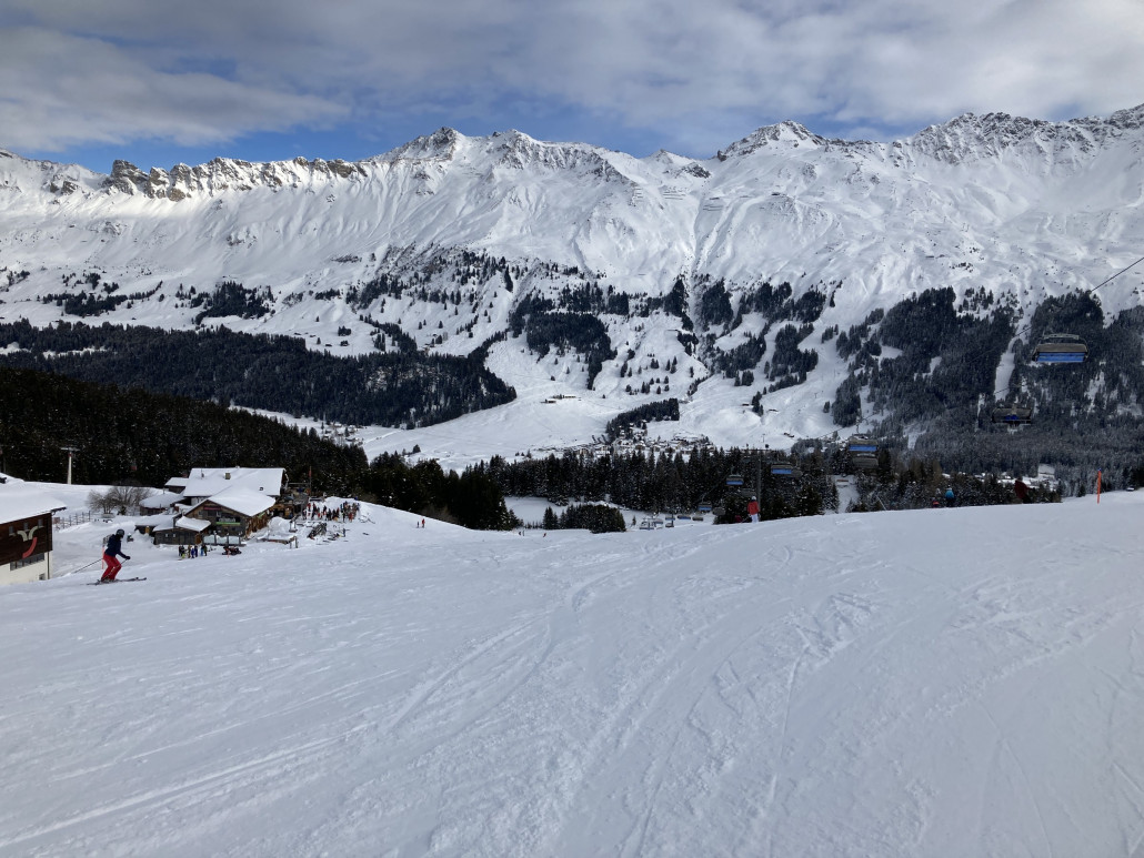 75 Oberhalb Stätz Damiez. Auffällig: Leer fahrende Sessel der Stätzerhornbahn ;-)