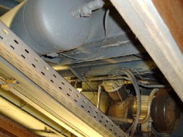 Pro Komposition hat es 2 Kompressoren für das pneumatische öffnen und schliessen der Türen.