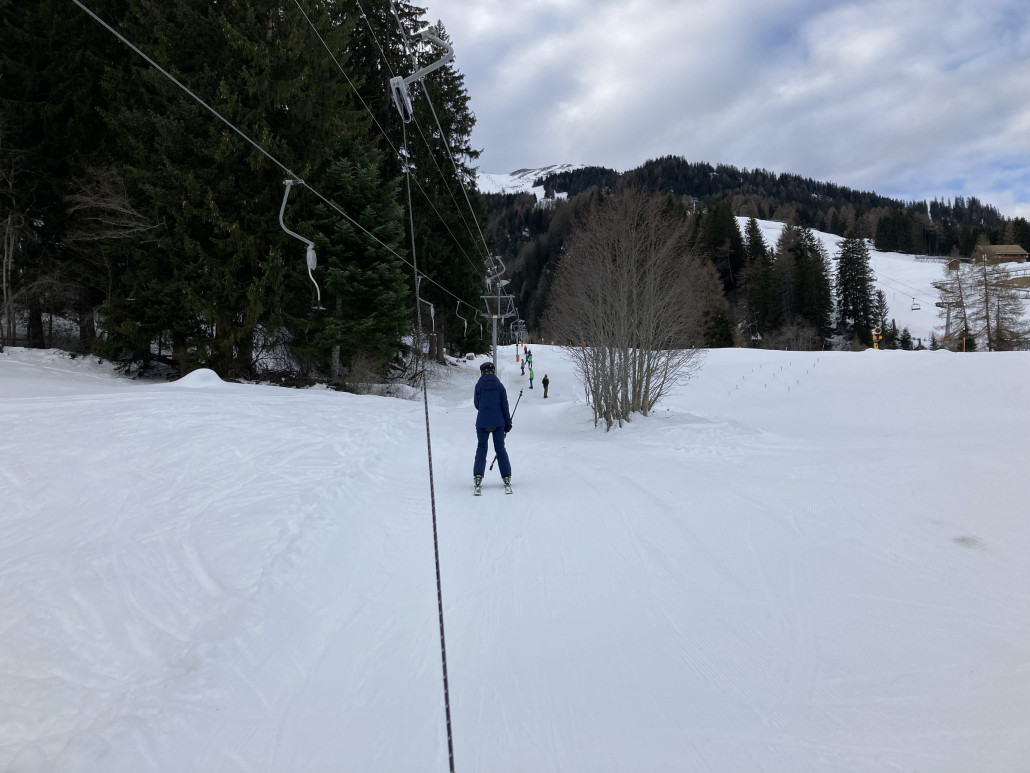 Am Nachmittag zog es rasch zu. Seit Ewigkeiten bin ich wieder einmal den Tellerlift Pradafenz in Churwalden gefahren. Der perfekte Anfänger- und Übungslift.