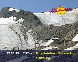 Blick auf die Bergstation der Gratbahn und die Liftspur des Maurergletscherliftes
<br />(die schlepperspur schaut irgendwie aus als wäre sie eingeebnet worden aber kann auch sein dass das schon länger so ist)