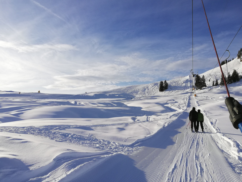 Auffahrt am Hornberg-SL. Dass der immer noch steht...
