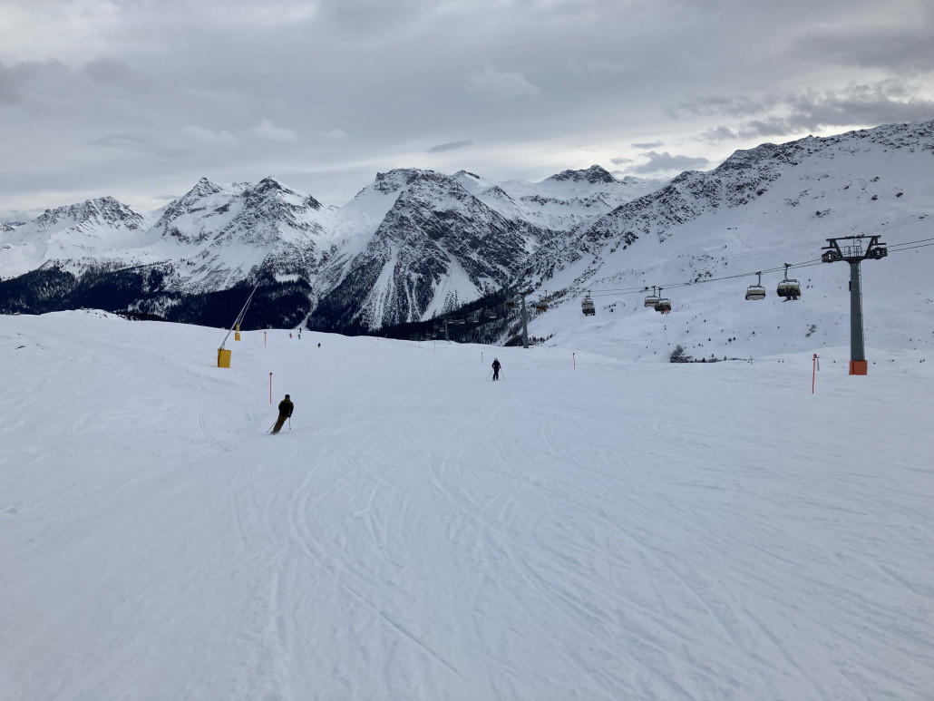 6 und die KSB Plattenhorn. Die Piste ist noch deutlich schmaler als üblich. Generell fielen mir in Arosa einige Pisten auf, welche zur Zeit weniger breit als sonst sind.