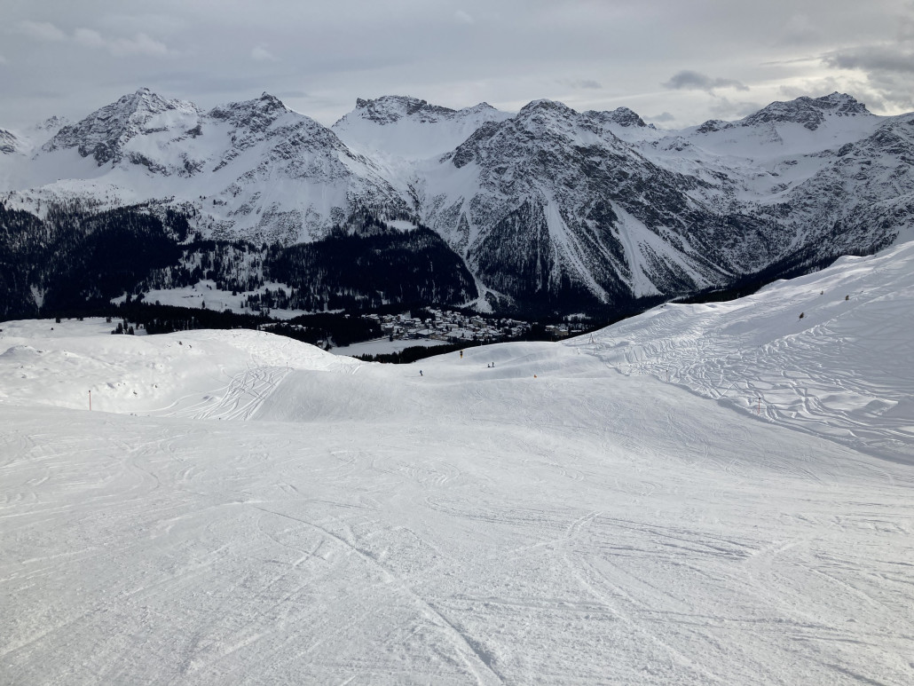 12. Extrem toll, dass diese Piste seit diesem Winter beschneit und somit öfters geöffnet sein dürfte. In diesem Bereich ist die Abfahrt sehr breit und coupiert.