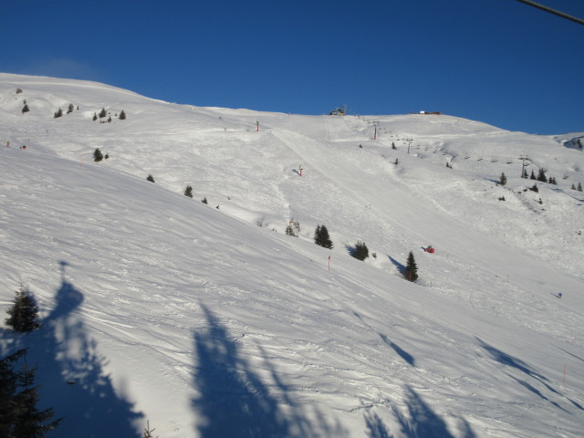 Kasereckpiste (im Vordergrund) und Silberstubepiste (im Hintergrund), rechts daneben der 4-CLF Silberstube