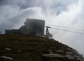 die Bergstation auf 2262 m --oberhalb wäre die Nebelgrenze...