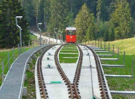 die Bahn iss 1210 m lang und geht von 910 auf 1350 m - zum Iltios