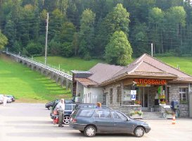 die Talstation in Unterwasser, die Standseilbahn mußte renoviert werden-- aber nur Trassenverbreiterungen-- in einigen Jahren wird sie wohl totalumgebaut