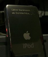 Gravur. Die Sonderzeichen rechts sollen Schneefall symbolisieren ;-)