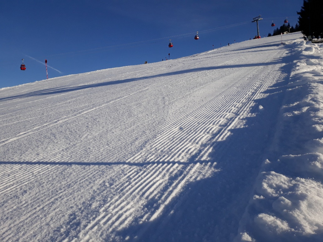 oberhalb Stöckllift: Auch am Nachmittag fast "jungfräulich"