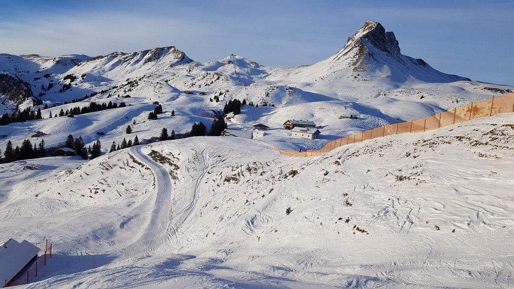 Im Gelände immer noch wenig Schnee. Hoffentlich kommt bald Nachschub