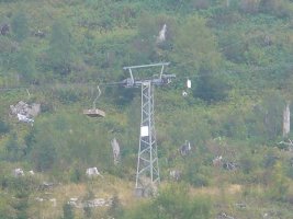 Skilift Stöfeli, das Gegen-Gespann auf der Bergfahrt ( mit Digi-zoom)