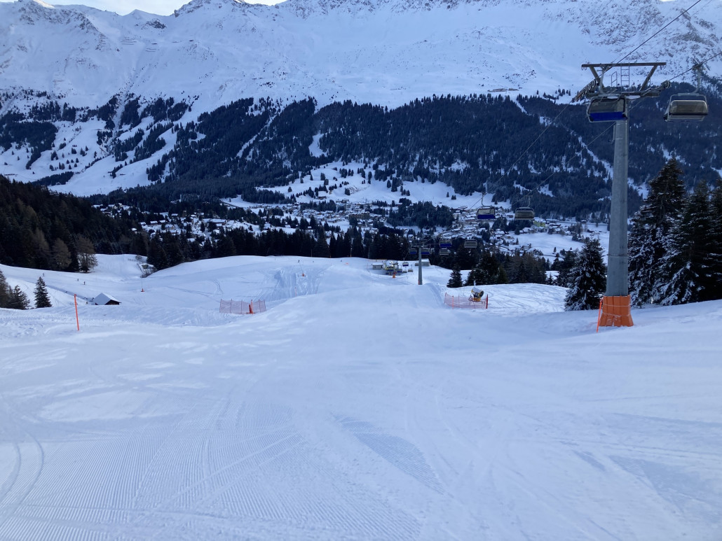 68a. Im unteren Bereich ist die Piste im Moment etwa auf der Hälfte der sonst üblichen Breite hergerichtet.