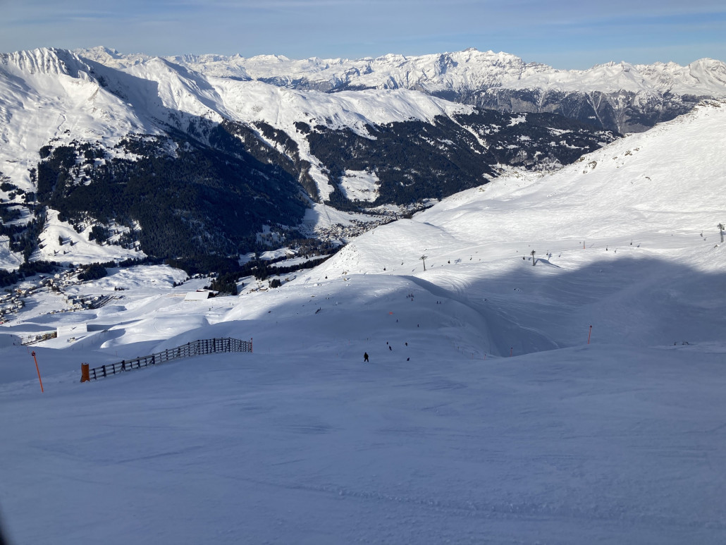 Sprung auf die Ostseite. Die hier zu sehende Piste 22a war heute die wohl schlechteste Piste des Tages: Einerseits glatt und andererseits mit viel losem Schnee.