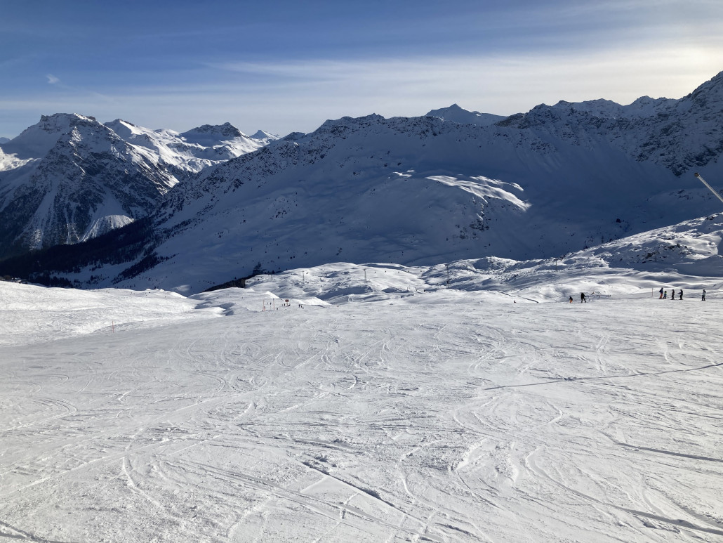 5c. Diese Piste fahre ich selten, obwohl sie eigentlich noch spassig ist, da wellig und flach. Oft hat es viele Leute, was mich abschreckt. Heute war es leer.
