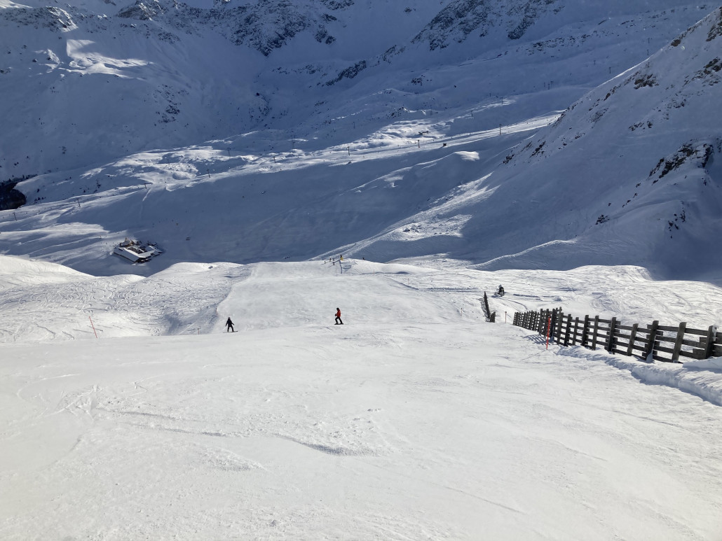 Die 8a deutlich abgerutschter. Die 8 und 8a haben ein gutes Gefälle. Bei den harten Verhältnissen braucht es ein wenig Geschick, um da sauber und anständig runetrzukommen.