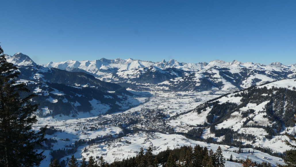 Aussicht über Gstaad und Saanen