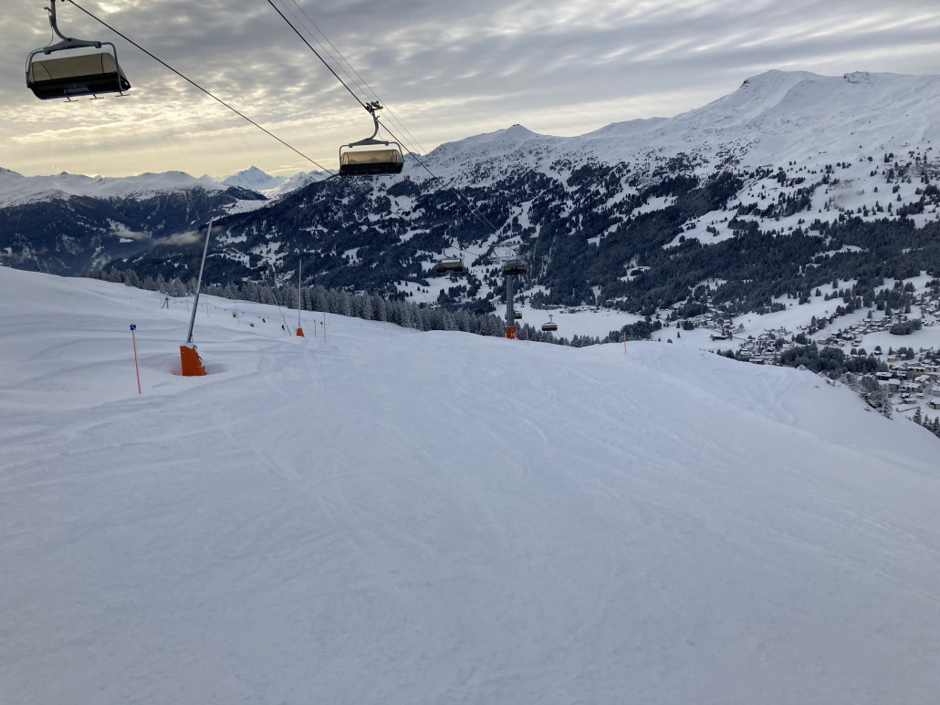 20b. An dieser Stelle verwarf ich meinen zweiten heutigen Vorsatz. Dieser war, in Chur den 16:38 Zug nach Zürich zu nehmen. Zu genial waren die leeren Abfahrten. Also legte ich noch eine Fahrt am Weisshorn ein.