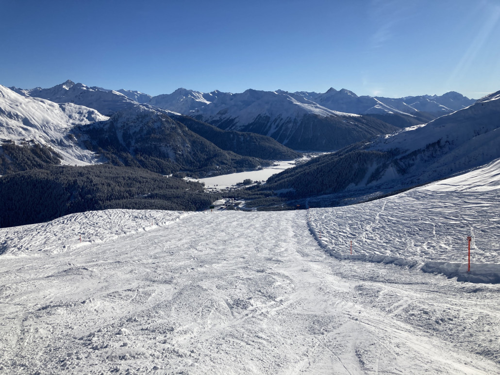 Schwarzseealp mit super Aussicht und leerer Piste