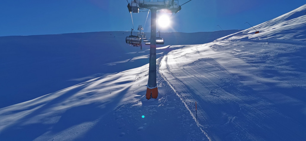 Jungfräuliche Pisten auf dem Stein. Die beiden schwarzen in der Falllinie direkt neben der Sesselbahn wurden nicht präpariert. Mich störte das allerdings nicht