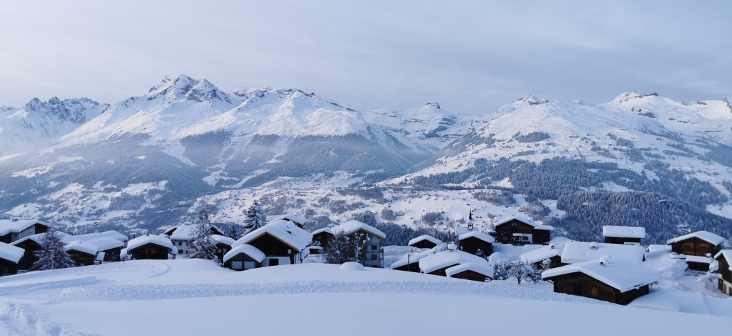 Miraniga tief Verschneit