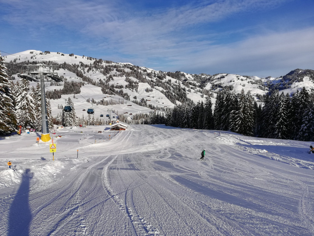 Fast jungfräuliche Piste am Saanenmöser um 1030
