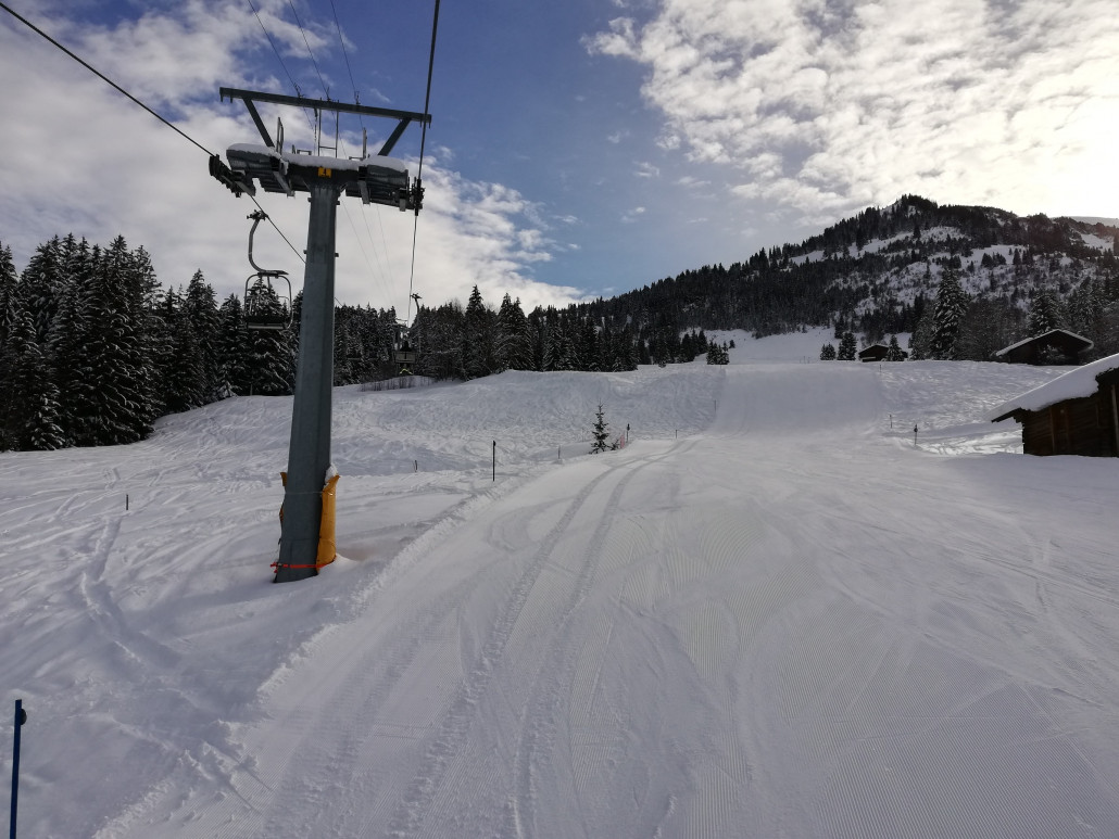 Neue Führung der Blauen Piste von Rinderberg zur Oeschseite runter. Wesentlich direkter und Coupierter. Mir gefällts :D.